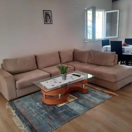 Vila Lefteria Kelcyre